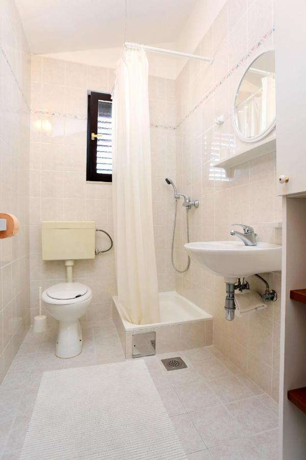 Family Friendly Seaside Apartments Razanj, Rogoznica - 10373 Eksteriør billede