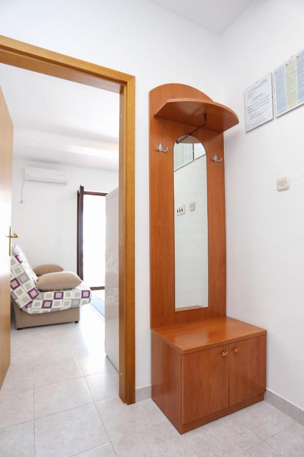 Family Friendly Seaside Apartments Razanj, Rogoznica - 10373 Eksteriør billede