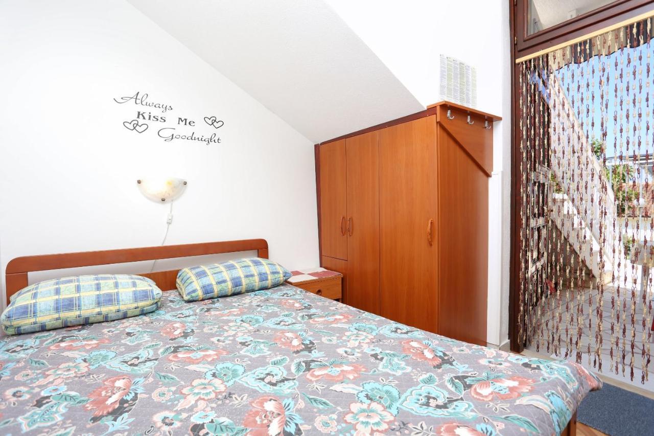 Family Friendly Seaside Apartments Razanj, Rogoznica - 10373 Eksteriør billede