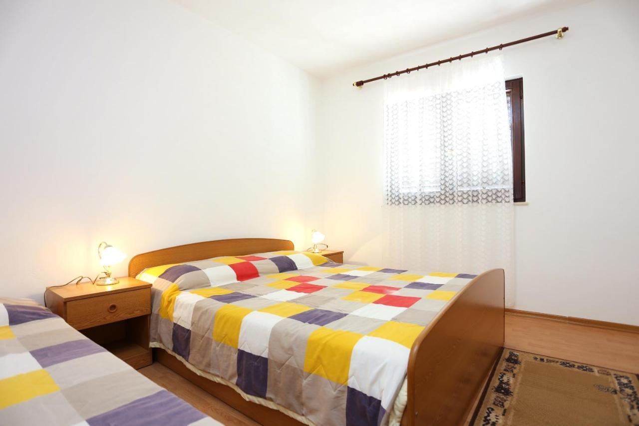 Family Friendly Seaside Apartments Razanj, Rogoznica - 10373 Eksteriør billede