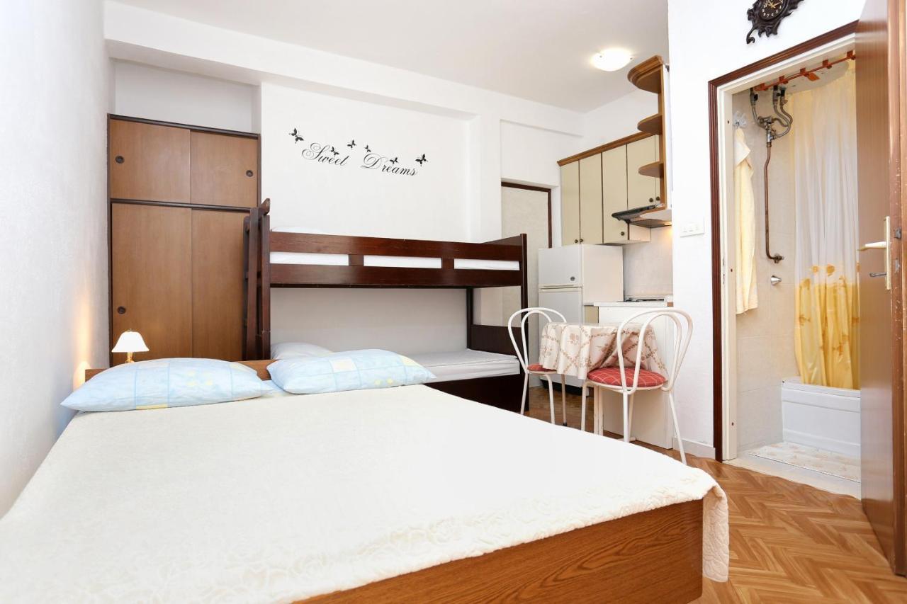 Family Friendly Seaside Apartments Razanj, Rogoznica - 10373 Eksteriør billede