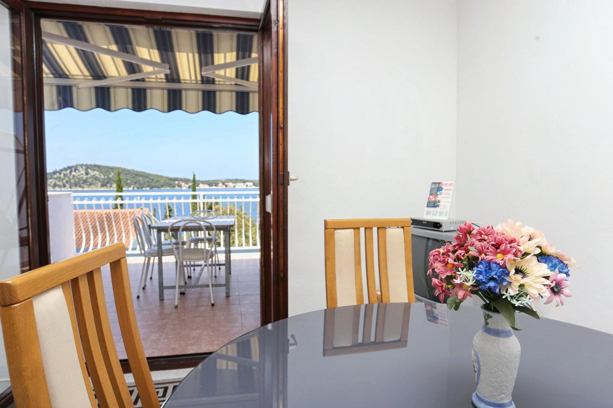 Family Friendly Seaside Apartments Razanj, Rogoznica - 10373 Værelse billede