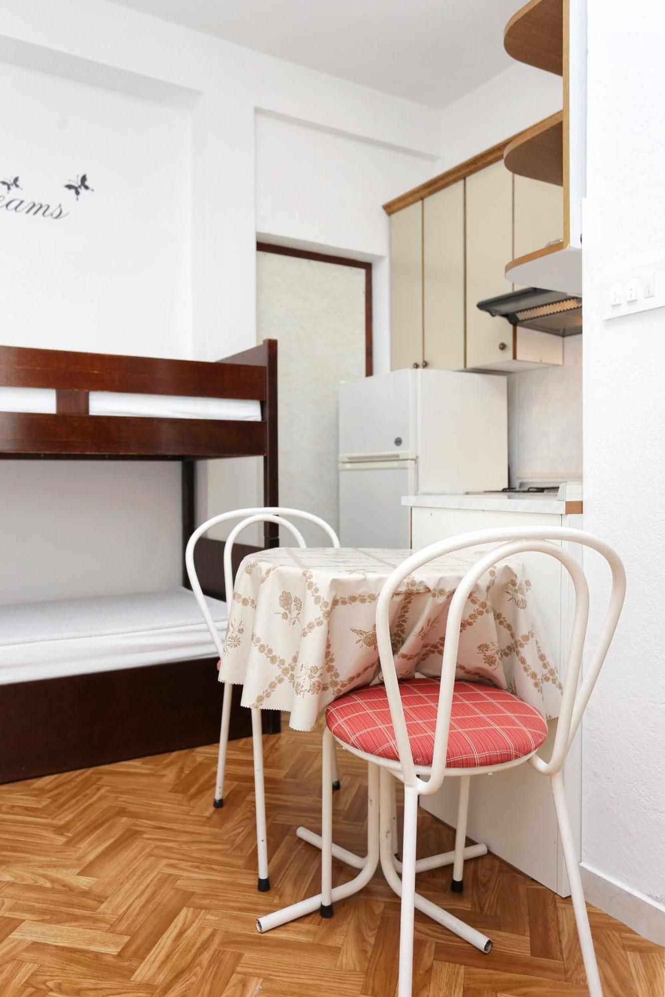 Family Friendly Seaside Apartments Razanj, Rogoznica - 10373 Værelse billede